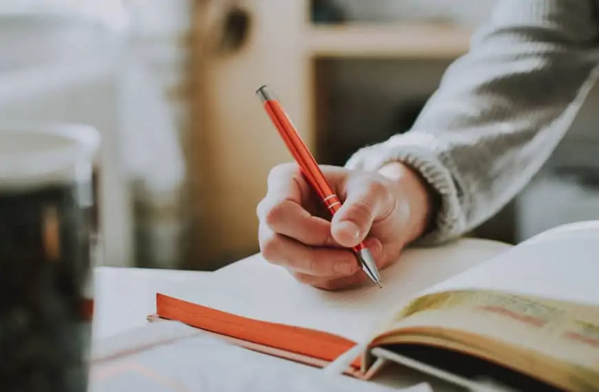 How to Write Job Descriptions: An 8 Step Checklist