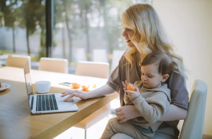 Parental Leave Policies: Avoid these 4 Critical Mistakes in your Employee Handbook
